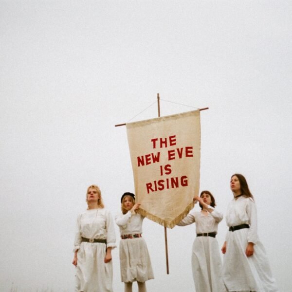 THE NEW EVES - THE NEW EVE IS RISING